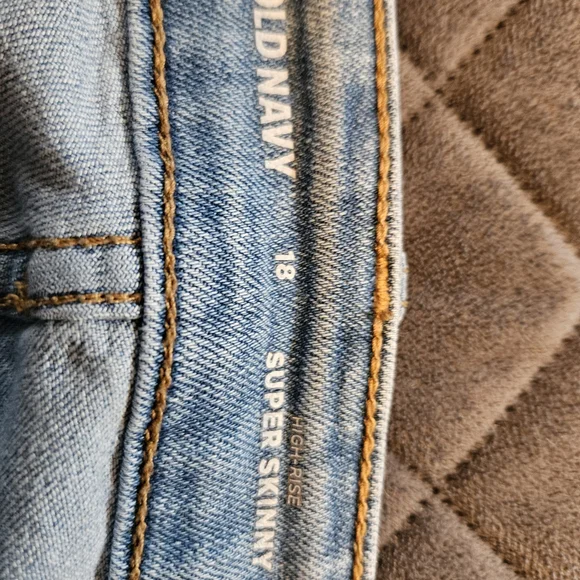 Old Navy Women's Light Blue Skinny Jeans - Picture 3 of 3